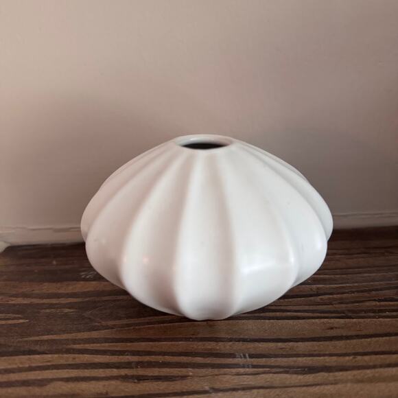 Jonathan Adler MCM Ribbed Urchin Small White Textured Bud Vase - Picture 1 of 4